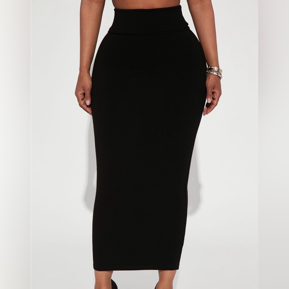 Brand New Ribbed Skirt - Picture 2 of 2